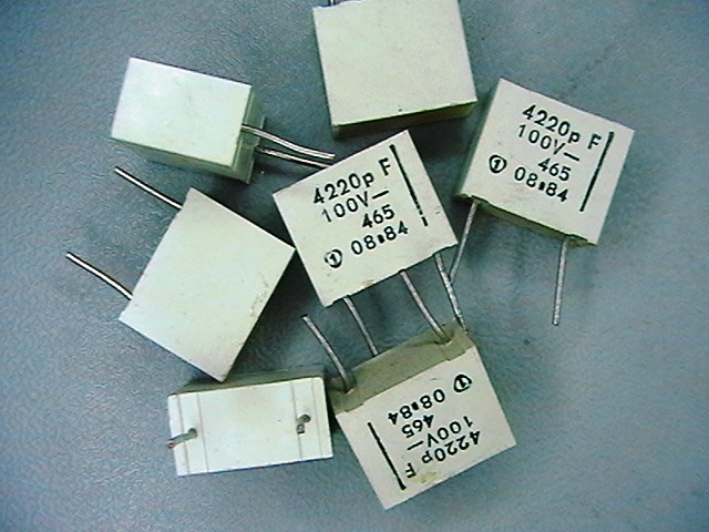Точни кондензатори 1%
