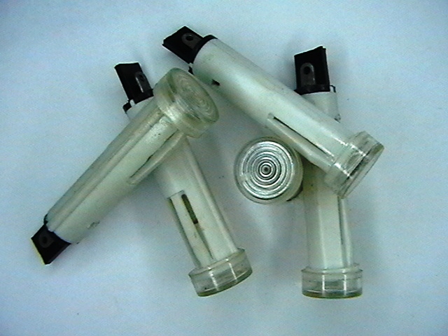 ЛАМПА 24V бяла с пластмасов корпус