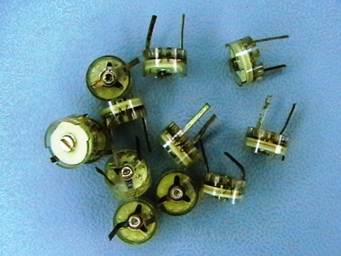 кон.променлив 2/10pf  plastic capacitor
