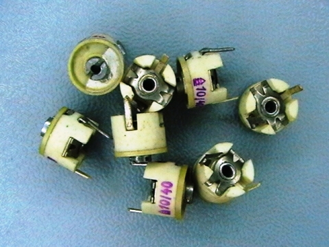 кон.променлив 10/40pf capacitor