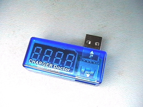 USB волтмер/ампермер, превключва волт и ампер